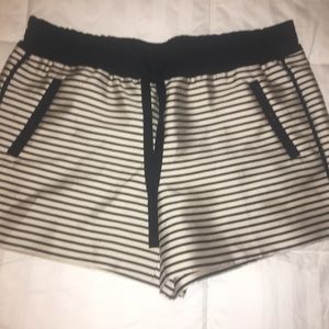 creme and black fashion shorts